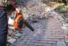 Husqvarna 125B benzinmotoros lombfúvó