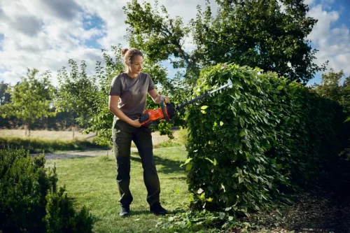 Husqvarna 322iHD60 akkumulátoros sövénnyíró "akkumulátor nélkül