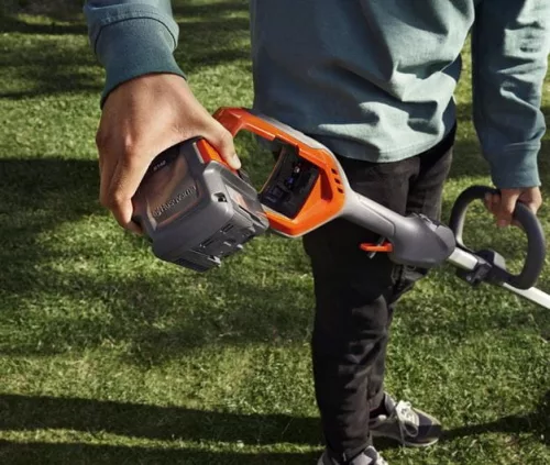 Husqvarna 215iL akkumulátoros szegélynyíró "akkumulátor nélkül"