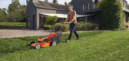 Husqvarna LC 142iS akkumulátoros fűnyíró  "akkumulátor nélkül"