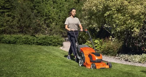 Husqvarna LC 247i akkumulátoros fűnyíró "akkumulátor nélkül"