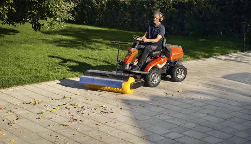 Husqvarna R 316TsX AWD rider "vágóasztal nélkül"