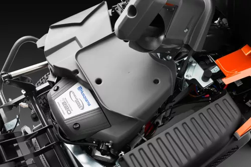 Husqvarna RC 320Ts AWD benzinmotoros rider fűgyűjtővel "vágóasztal nélkül"