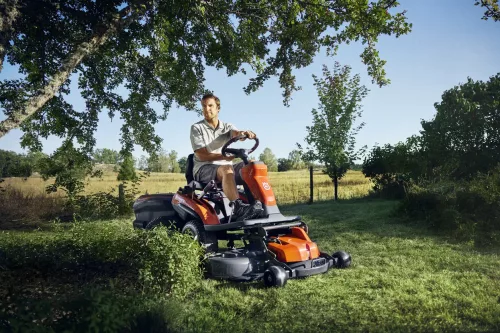 Husqvarna R 200iX akkumulátoros rider "vágóasztal nélkül"