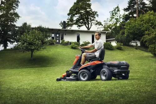 Husqvarna R 200iX akkumulátoros rider "vágóasztal nélkül"