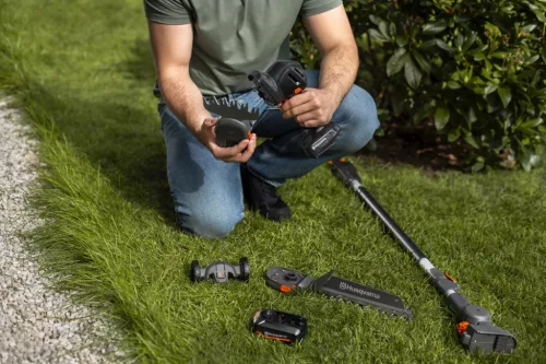Husqvarna Aspire™ S20-P4A KIT akkumulátoros sövénynyíró + szár "töltő + akkumulátor"