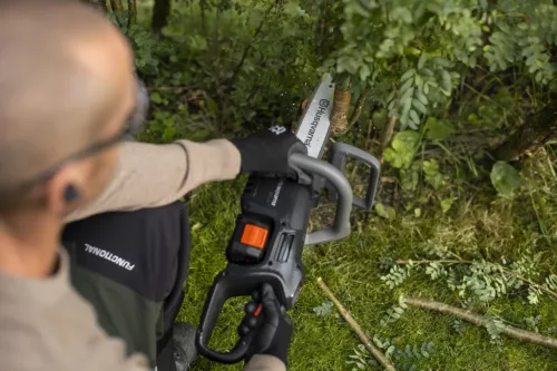 Husqvarna Aspire™ C15X-P4A 10" akkumulátoros láncfűrész "akkumulátor nélkül"