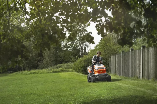 Husqvarna TC 220T fűnyíró traktor