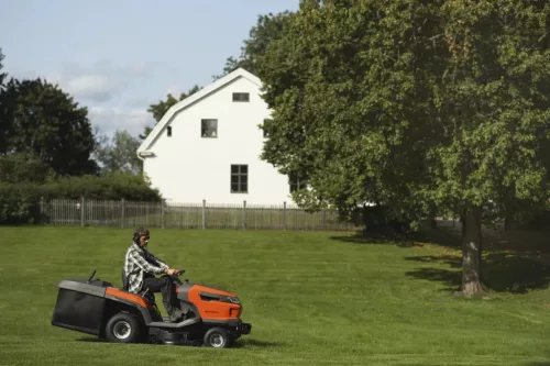 Husqvarna TC 220T fűnyíró traktor