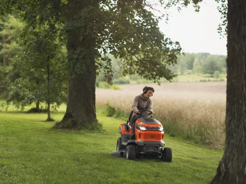 HUSQVARNA TS 215T FŰNYÍRÓ TRAKTOR