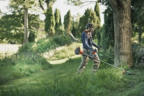Husqvarna 122R benzinmotoros fűkasza