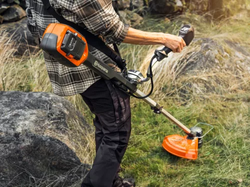 Husqvarna 220iR akkumulátoros fűkasza "akkumulátor nélkül"