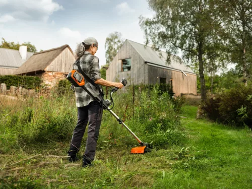 Husqvarna 220iR KIT akkumulátoros fűkasza "akkumulátorral és töltővel