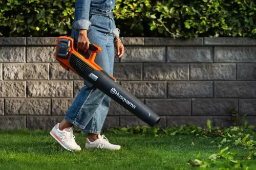Husqvarna 122iB akkumulátoros lombfújó " akkumulátorral és töltővel"