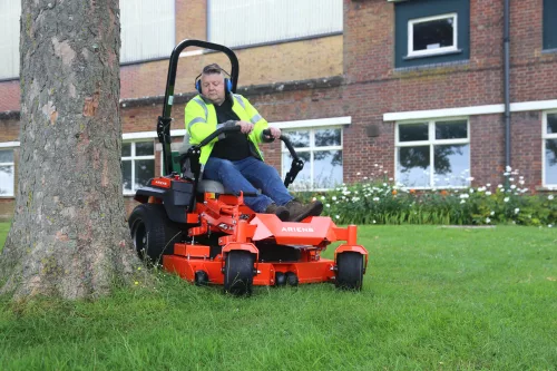ARIENS APEX 48R Zero-Turn fűnyíró "hátsó kiszórású"