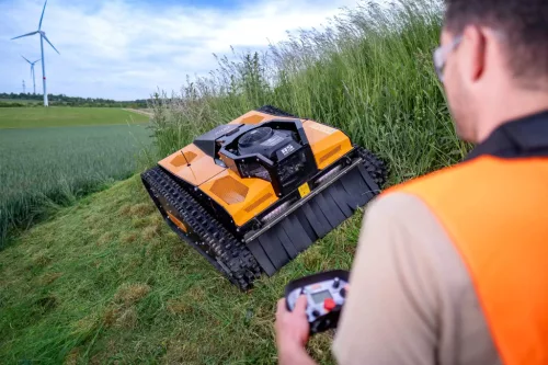 AS TÁVIRÁNYÍTÓS MAGASGAZVÁGÓ - RÉZSÜNYÍRÓ 990 TAHR RC
